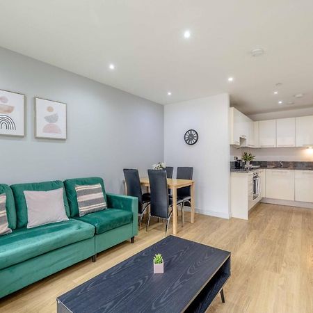 2 Bed At Slough Station & Parking - London In 20 Mins Διαμέρισμα Εξωτερικό φωτογραφία