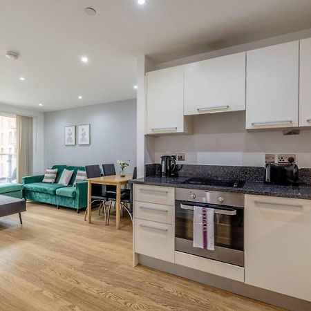 2 Bed At Slough Station & Parking - London In 20 Mins Διαμέρισμα Εξωτερικό φωτογραφία