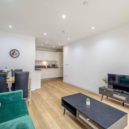 2 Bed At Slough Station & Parking - London In 20 Mins Διαμέρισμα Εξωτερικό φωτογραφία