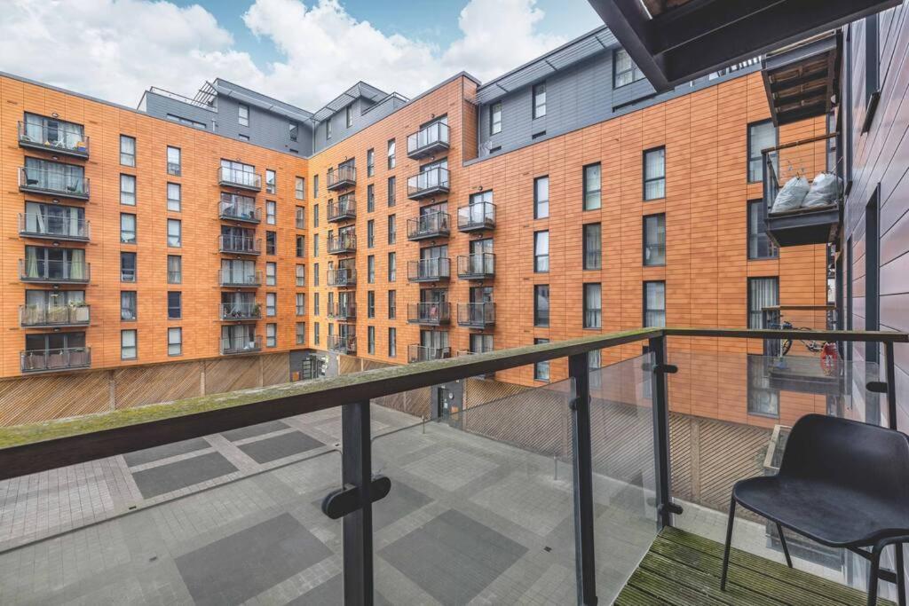 2 Bed At Slough Station & Parking - London In 20 Mins Διαμέρισμα Εξωτερικό φωτογραφία