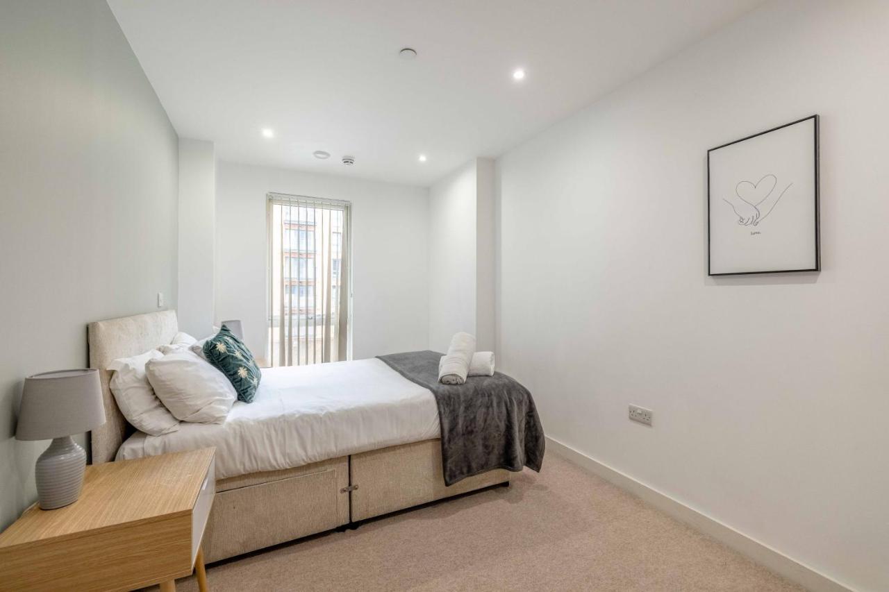 2 Bed At Slough Station & Parking - London In 20 Mins Διαμέρισμα Εξωτερικό φωτογραφία