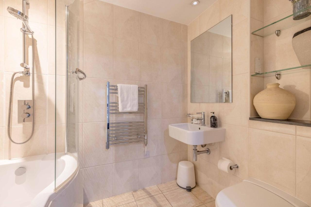 2 Bed At Slough Station & Parking - London In 20 Mins Διαμέρισμα Εξωτερικό φωτογραφία