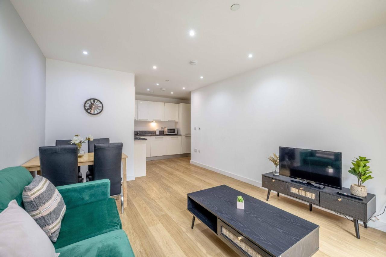 2 Bed At Slough Station & Parking - London In 20 Mins Διαμέρισμα Εξωτερικό φωτογραφία