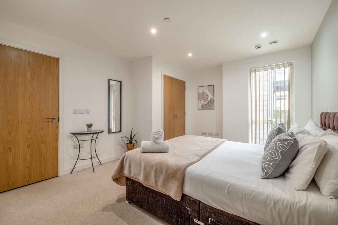 2 Bed At Slough Station & Parking - London In 20 Mins Διαμέρισμα Εξωτερικό φωτογραφία