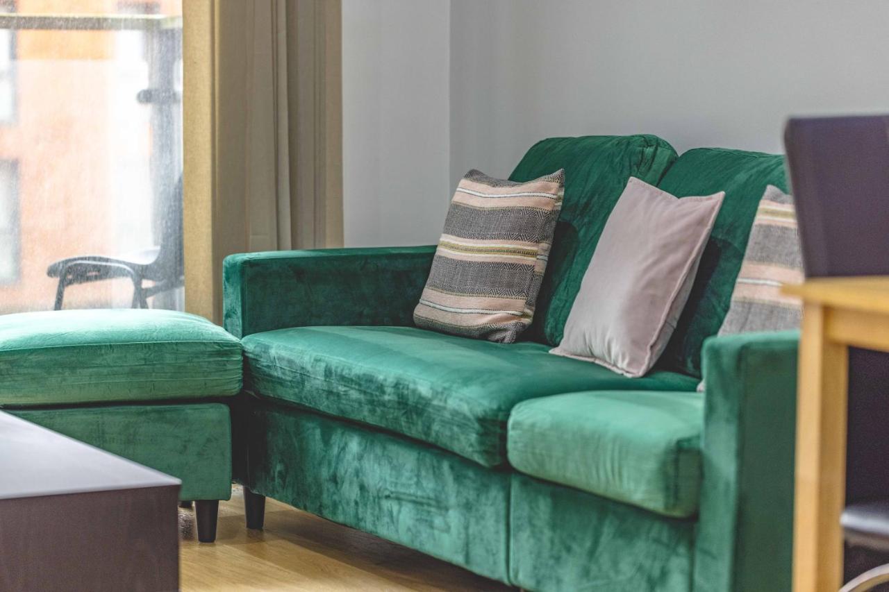 2 Bed At Slough Station & Parking - London In 20 Mins Διαμέρισμα Εξωτερικό φωτογραφία