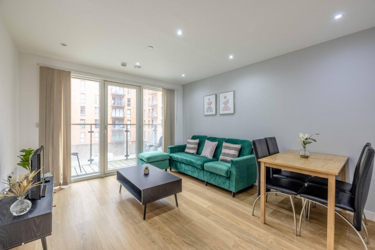 2 Bed At Slough Station & Parking - London In 20 Mins Διαμέρισμα Εξωτερικό φωτογραφία